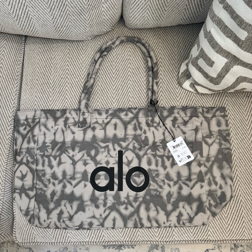 ALO Yoga Shopper Tote Gray Tiedye